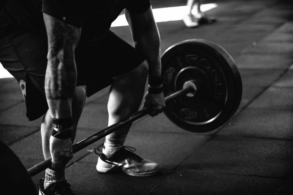 lifting-techniques-proper-weight-placement-and-posture-iron-fit